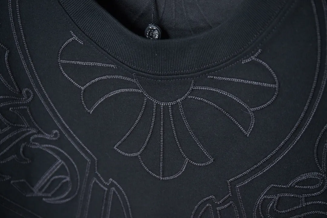 🅿️200 Ch*ome Hearte 25SS early spring new model, hollow embroidered collar and short sleeves with heart, light luxury, essential item for daily commuting for men and women, correct version, welcome to compare, detailed features · 320g 100% pure cotton double yarn jersey fabric · Custom dyed in the same vat, special thickened 32 count double-ply 1X1 thread · Imported Tajima machine embroidery hollow embroidered heart pattern · Garment wash · Double-needle sewing and cross-seam technology · Original main mark, washed tag, brand moisture-proof paper packaging Color: black/white Size: S/M/L/XL